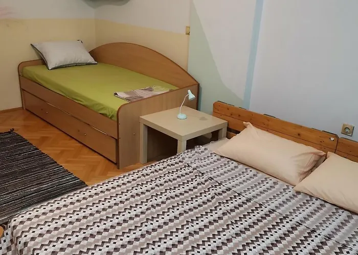 Cozy Retro Apt